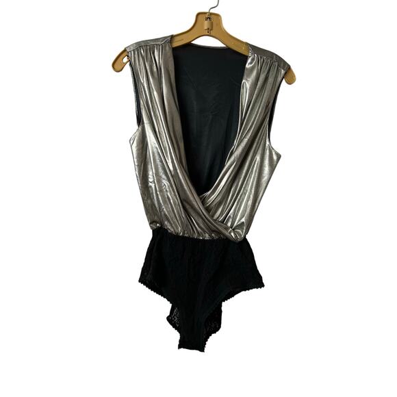 Unbranded Tops - Womens Shiny Metallic Bodysuit Medium Silver Faux Wrap Lace Sleeveless Snap USA